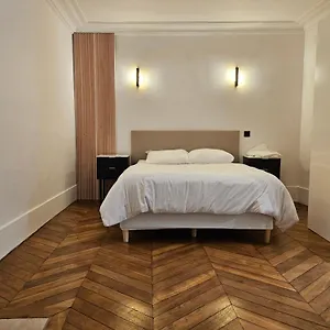 Highstay Champs Elysees Arc De Triomphe Paris